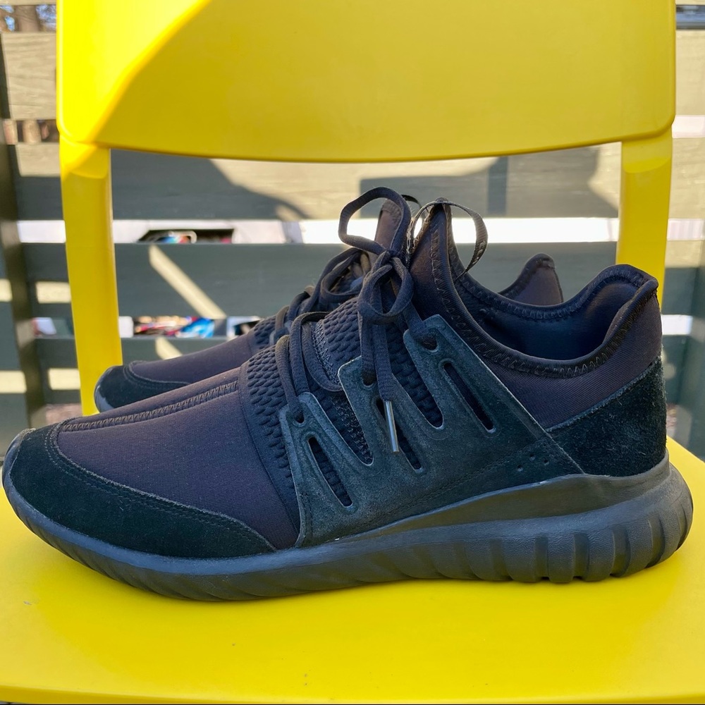 Men’s adidas Tubular radial in triple black!  Size 10.5 EUC!